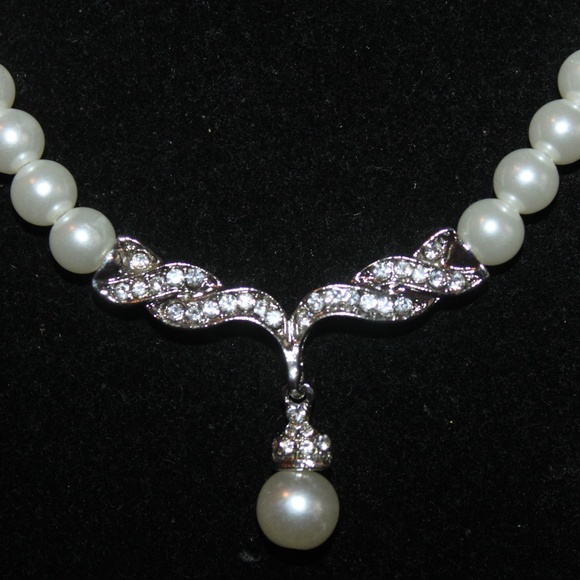 Nwt:Brides Wedding Cz & Pearls(Faux)white Necklace - Picture 3 of 5
